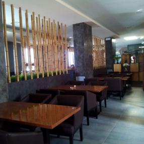 Vista interna del ristorante poco prima dell'apertura